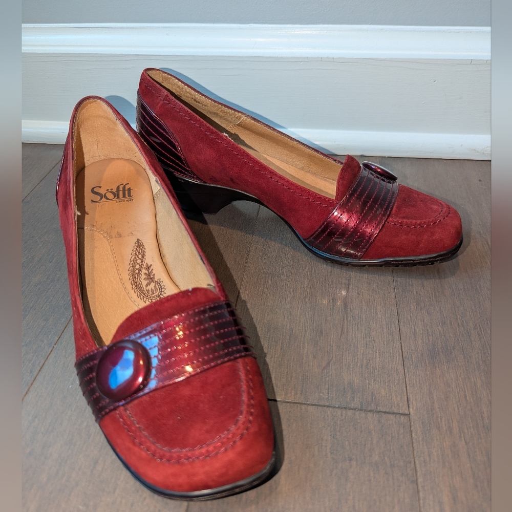 Sofft womens burgundy suede loafers, size 7.5